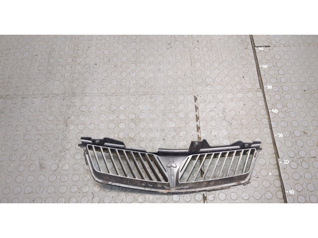Решетка радиатора  Mitsubishi Carisma          XR245616