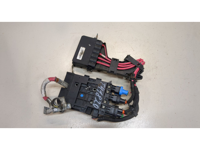Блок предохранителей  Renault Megane 3 2009-2016      243800010R   
