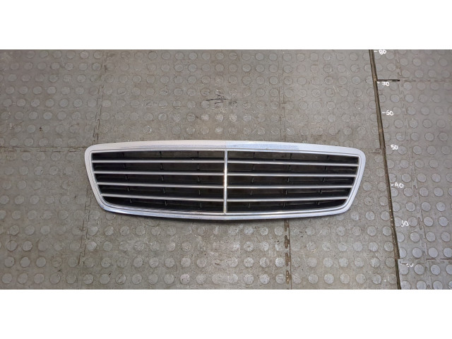 Решетка радиатора  Mercedes C W203 2000-2007          