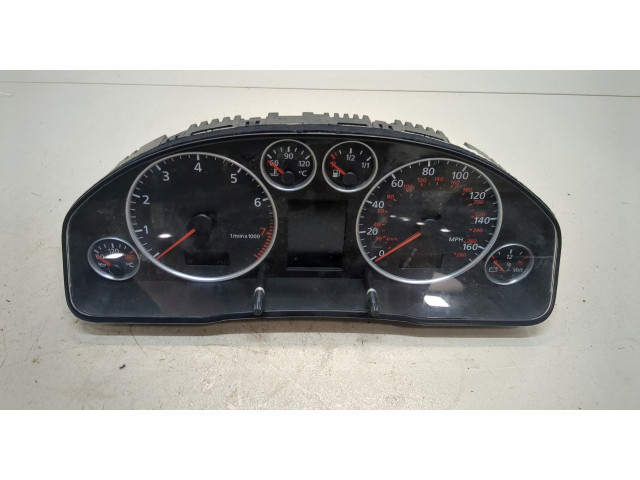 Панель приборов  Audi A6 (C5) Allroad 2000-2006       4B0920981LX     