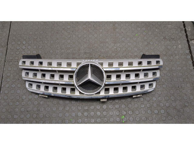 Решетка радиатора  Mercedes ML W164 2005-2011          A1648880141