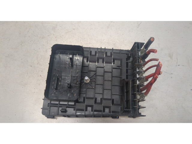 Блок предохранителей  Volkswagen Golf 5 2003-2009           