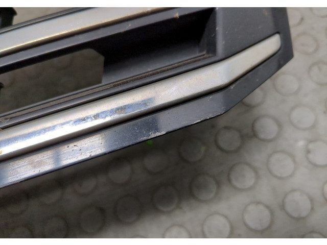 Решетка радиатора  Volkswagen Passat 7 2010-2015 Европа          