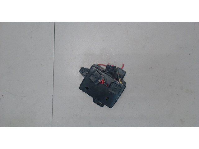 Блок предохранителей  SsangYong Rexton 2001-2007      8211008000    2.7