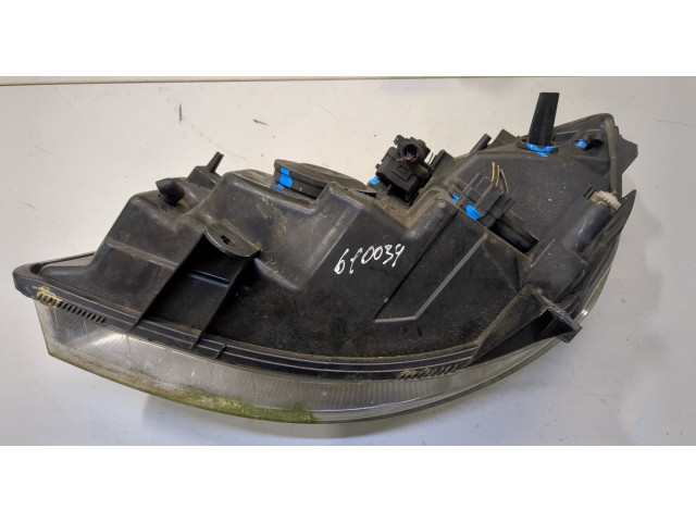 Фара передняя  Renault Scenic 2003-2009 правая 