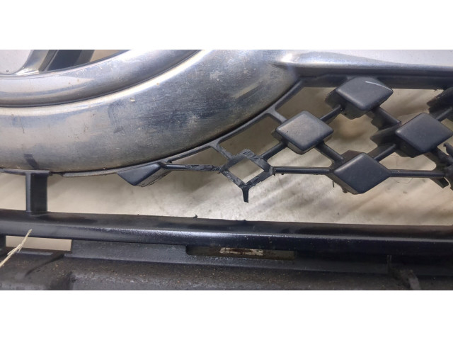 Решетка радиатора  Toyota RAV 4 2006-2013          