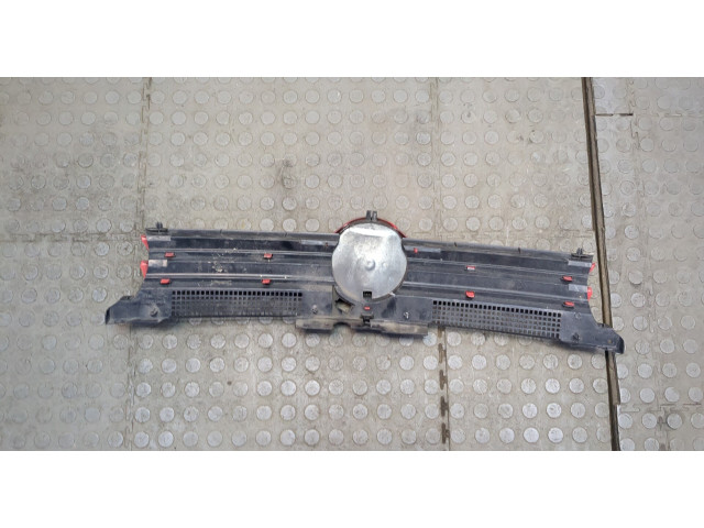 Решетка радиатора  Volkswagen Golf 4 1997-2005           1.4 