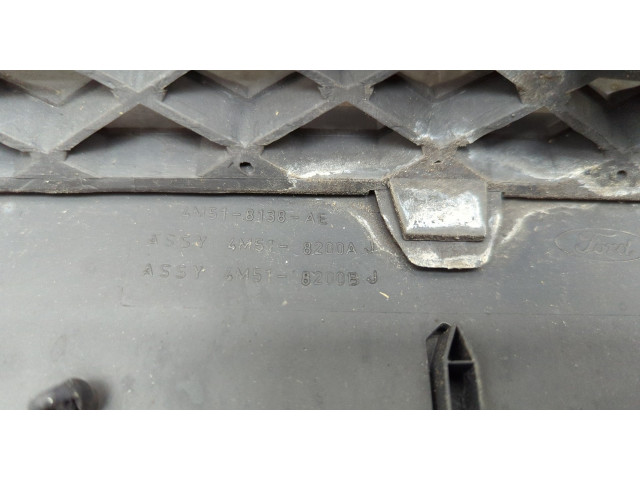 Решетка радиатора  Ford Focus 2 2005-2008          1508154, 4M518200AK