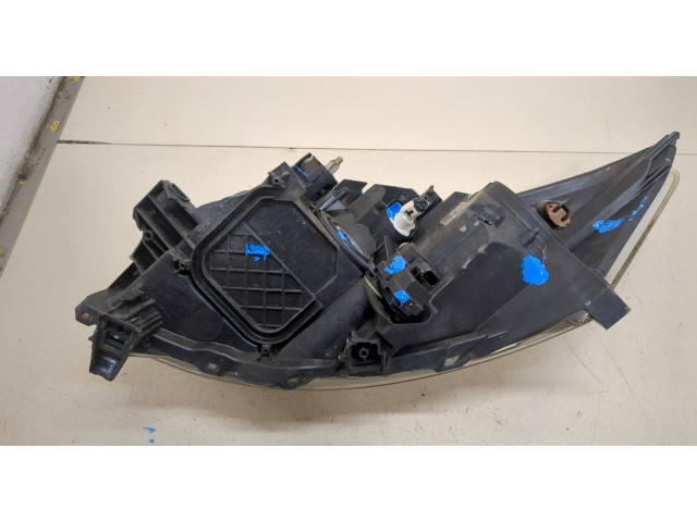 Фара передняя  Toyota Auris E15 2006-2012 правая 