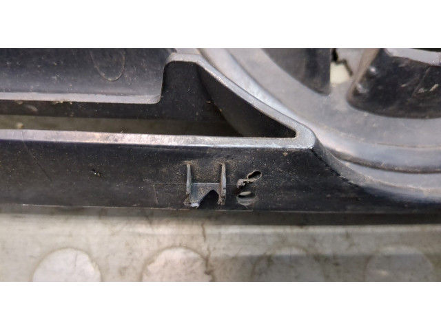 Решетка радиатора  Volkswagen Transporter 5 2003-2009          7H0853653
