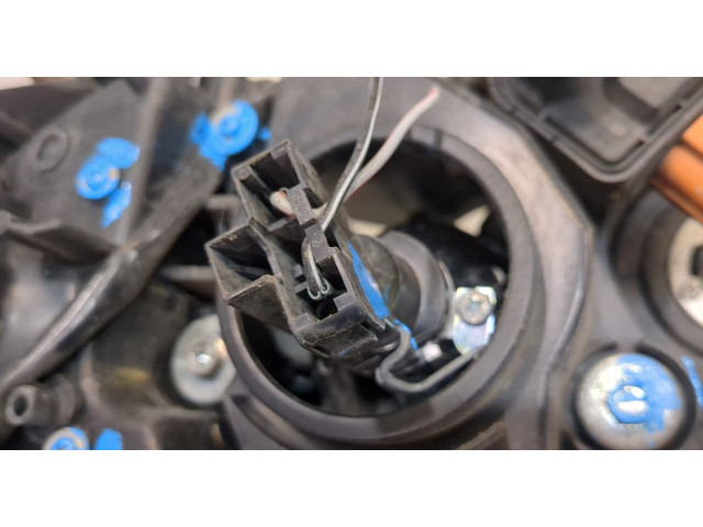 Фара передняя  Mazda 5 (CR) 2005-2010 правая 