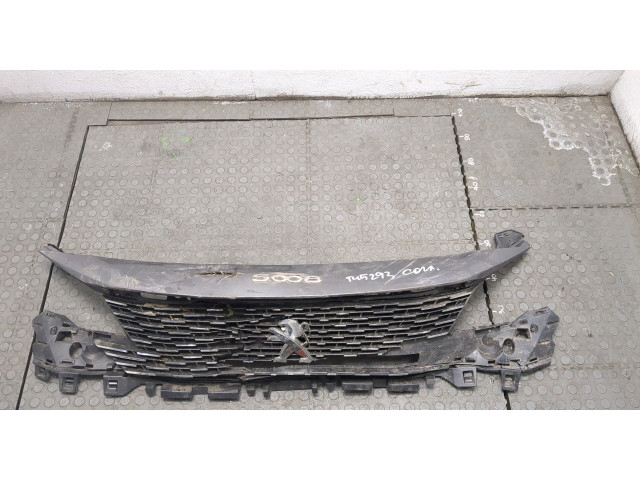 Решетка радиатора  Peugeot 5008 2020-          9836828477
