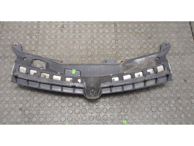 Решетка радиатора  Opel Astra H 2004-2010           1.6 13178013, 13180017