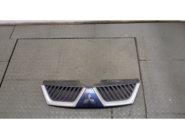 Решетка радиатора  Mitsubishi Outlander XL 2006-2012          7150A037