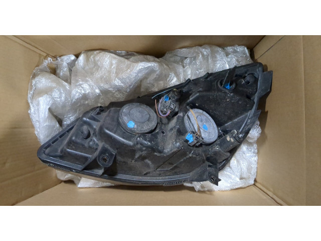Фара передняя  Renault Scenic 2003-2009 правая 