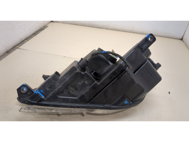 Фара передняя  Volkswagen Tiguan 2007-2011 правая 