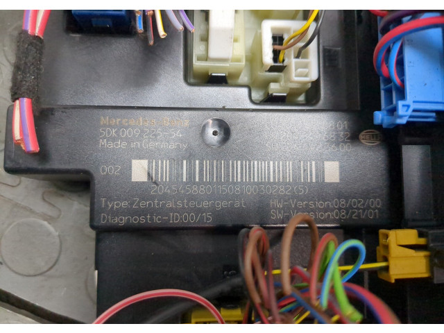 Блок предохранителей  Mercedes C W204 2007-2013      5dk00922554     2.2