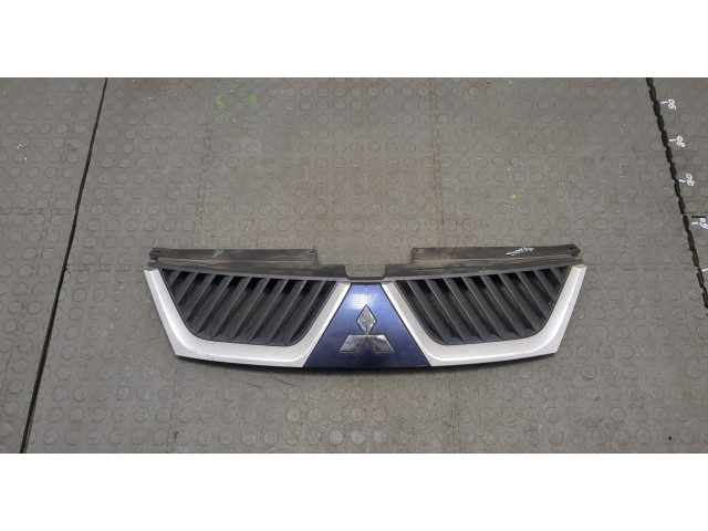 Решетка радиатора  Mitsubishi Outlander XL 2006-2012          7450A037BA