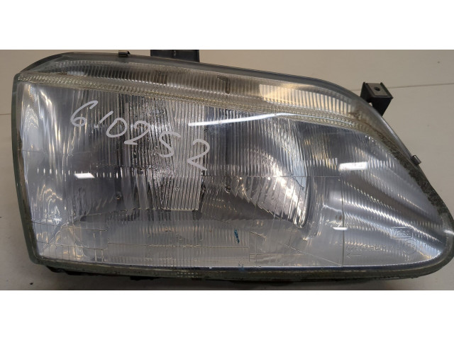Фара передняя  Renault Megane 1996-2002 правая 