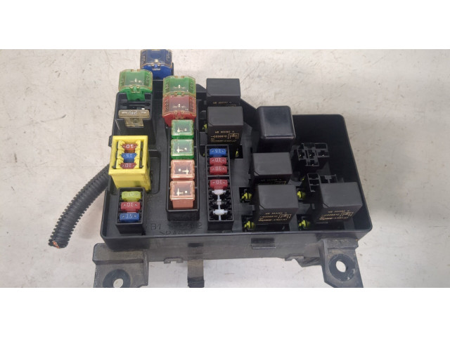 Блок предохранителей  Mitsubishi Carisma      MR482518   