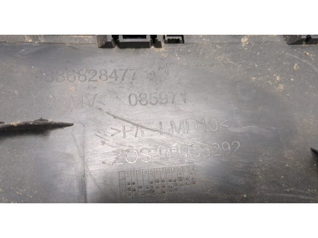 Решетка радиатора  Peugeot 5008 2020-          9836828477