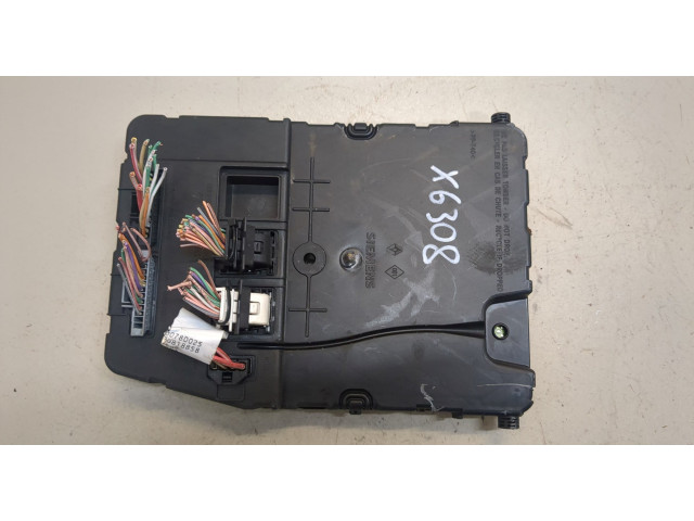 Блок предохранителей  Renault Scenic 2003-2009      8200780025   