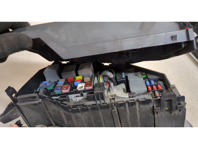 Блок предохранителей  Ford S-Max 2006-2010         