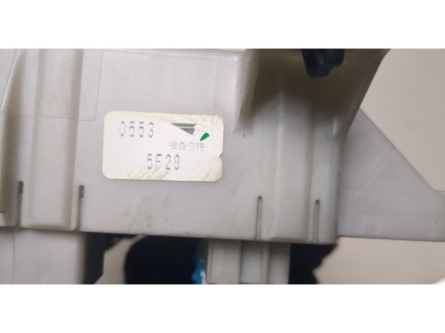 Блок предохранителей  Toyota RAV 4 2000-2005      05535f0     2