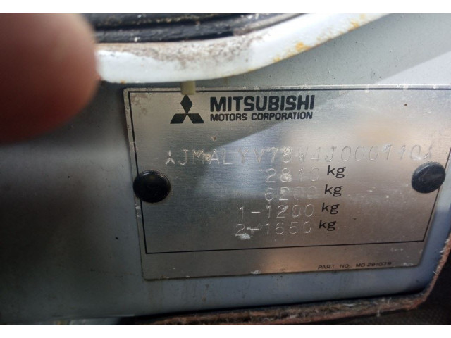 Стойка амортизатора  Mitsubishi Pajero / Montero 2000-2006 MR554292, MR554261      3.2  дизель