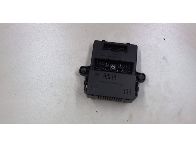 Блок реле  SsangYong Rodius 2004-2013      82320-21030    2.7