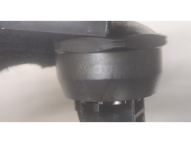 Форсунка топливная  Skoda Fabia 2007-2010    038130073AG     