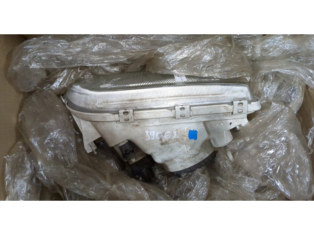 Фара передняя  Volvo S40 / V40 1995-2004 правая 