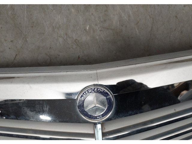 Решетка радиатора  Mercedes C W204 2007-2013          