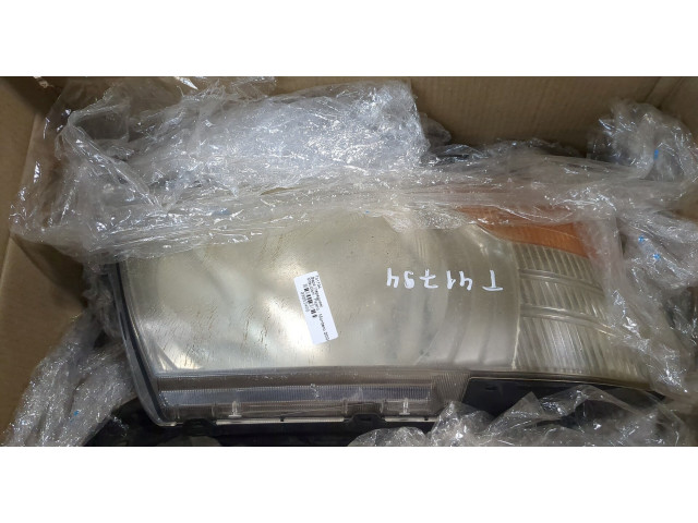 Фара передняя  Mitsubishi Pajero / Montero 2000-2006 правая 