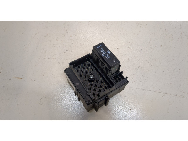 Блок предохранителей  Hummer H2      15058033   