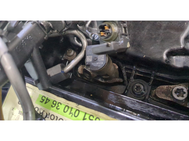 Клапанная крышка двигателя ДВС  Mercedes E W212 2009-2013 2.1     