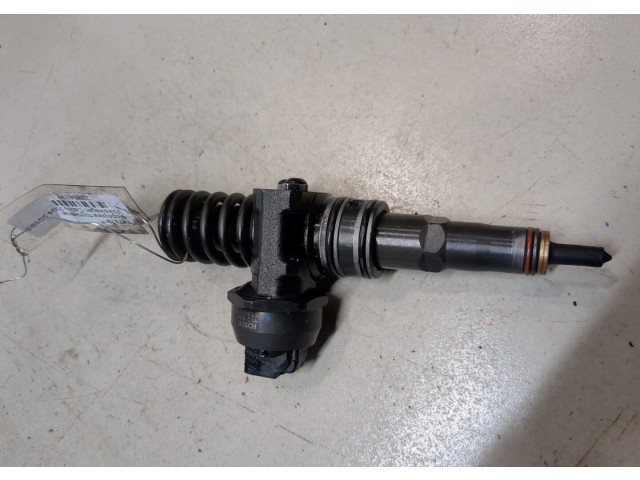 Форсунка топливная  Volkswagen Caddy 2004-2010    038130073BN     
