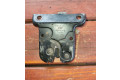 Замок багажника 8D9827505D, AKS110598    Audi A4 S4 B5 8D 1994 - 1999 года