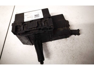 Блок предохранителей  243827s010, 7154-7077-30   Nissan Armada (WA60)    