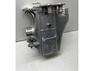 Интеркулер  8W0145785C, HR372007   Audi RS5 