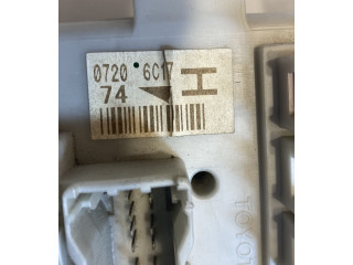  Pojistková skříňka 8198050030   Toyota Land Cruiser (BJ70) 2006