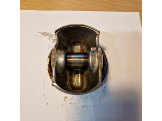Píst 8637807   BMW 3 F30 F35 F31  pro benzínový motor 3.0 b58d30 b58d30