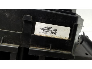 Блок предохранителей  39040852   Opel Astra K    