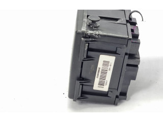 Блок предохранителей  P68068355AB   Fiat Freemont    