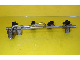 Топливная рампа 90536149   Opel Zafira A  