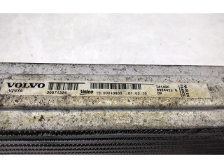 Интеркулер  30671324   Volvo V70 2.0