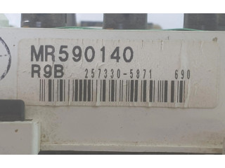 Přístrojová deska  Mitsubishi Montero 2004 MR320367, MR320367  
