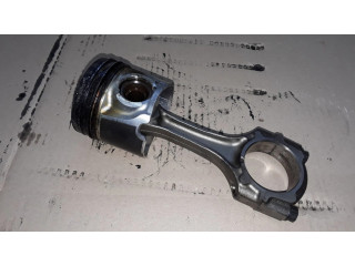 Píst 82L73, M081   Toyota Avensis T220  pro naftový motor 2.0  