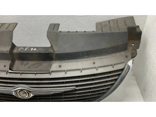 Передняя решётка Chrysler Grand Voyager IV 2001-2007 года 4857522AA      