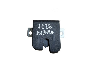 Замок багажника 6Q6827505E    Volkswagen Polo IV 9N3 2005 - 2009 года